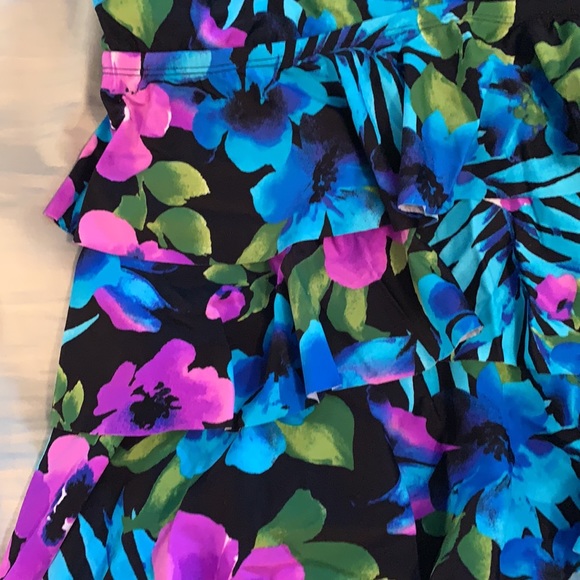 Bathing suit top Size 14 never wore - Picture 2 of 5